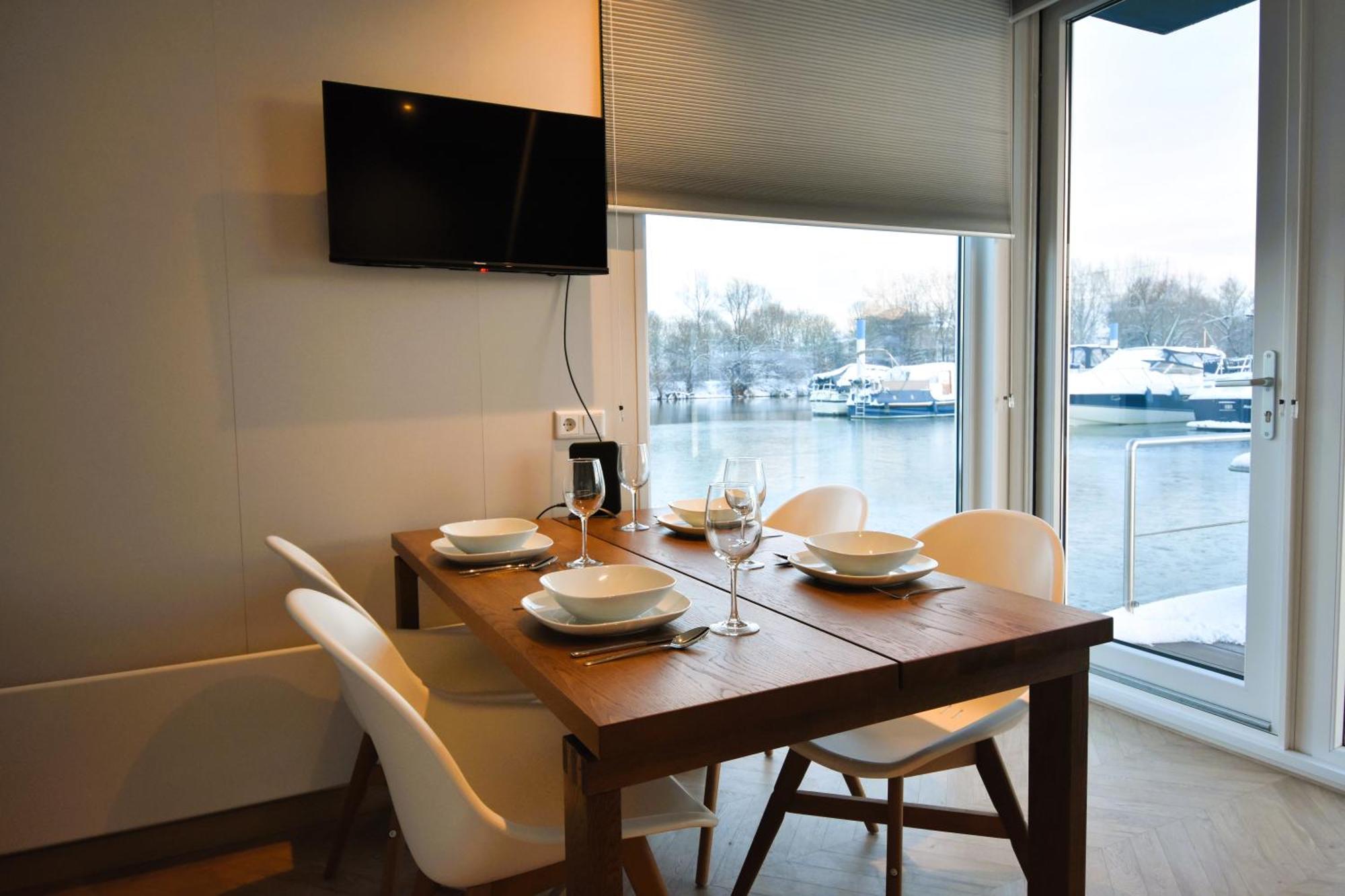 מלון מאסטריכט Houseboat Trinidad מראה חיצוני תמונה